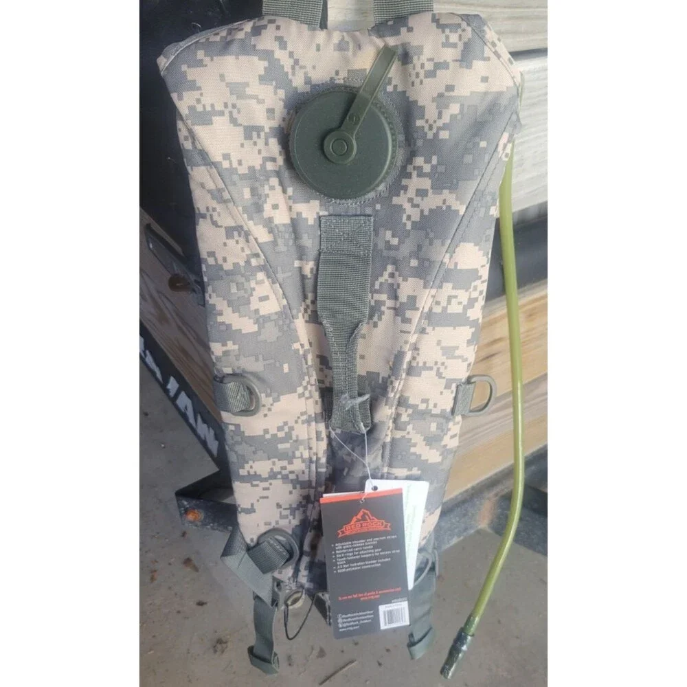 Red Rock Hydration “Camelbak Style” Camo 2.5L NWT